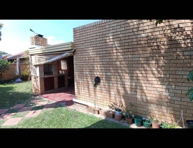 2 BEDROOM TOWNHOUSE FOR SALE IN SINOVILLE